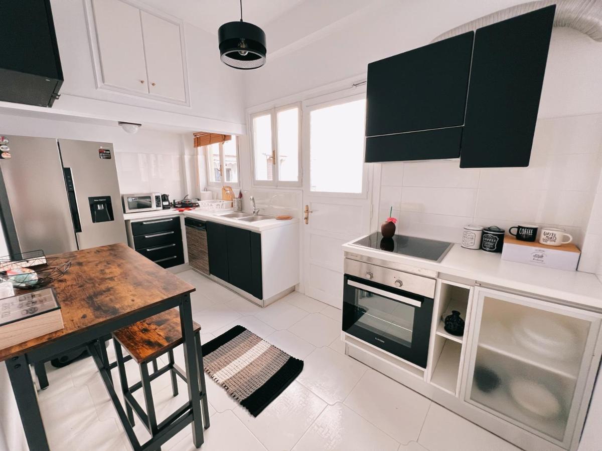 Seaside Apartment In Flisvos Marina Athènes Extérieur photo